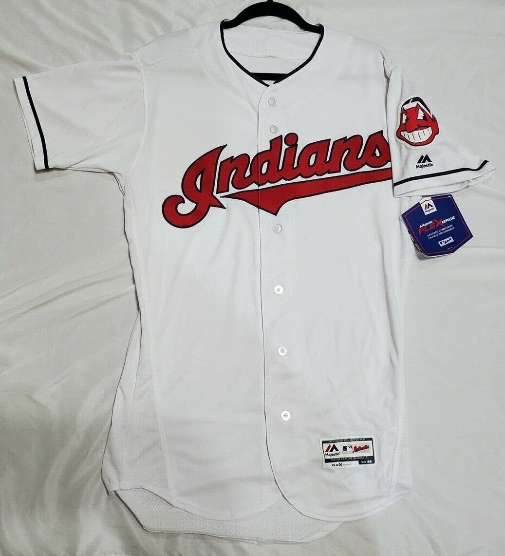 Authentic Majestic SIZE 52 2XL CLEVELAND INDIANS, WHITE FLEX Authentic Majestic SIZE 52 2XL CLEVELAND INDIANS, WHITE FLEX