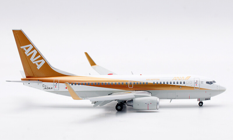 1/200 JCwings ANA ゴールド B737-700 www.JetCollector.com: ANA - All Nippon B737-700 Gold JA01AN