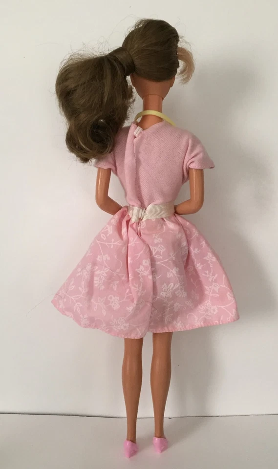 1988 Heart Family Schooltime Fun Teacher Mom Barbie Doll Mattel #3281 - Image 4 of 4