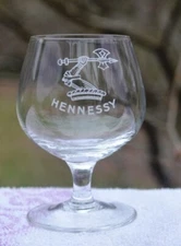 VINTAGE HENNESSY COGNAC SMALL ETCHED SNIFTER GLASS