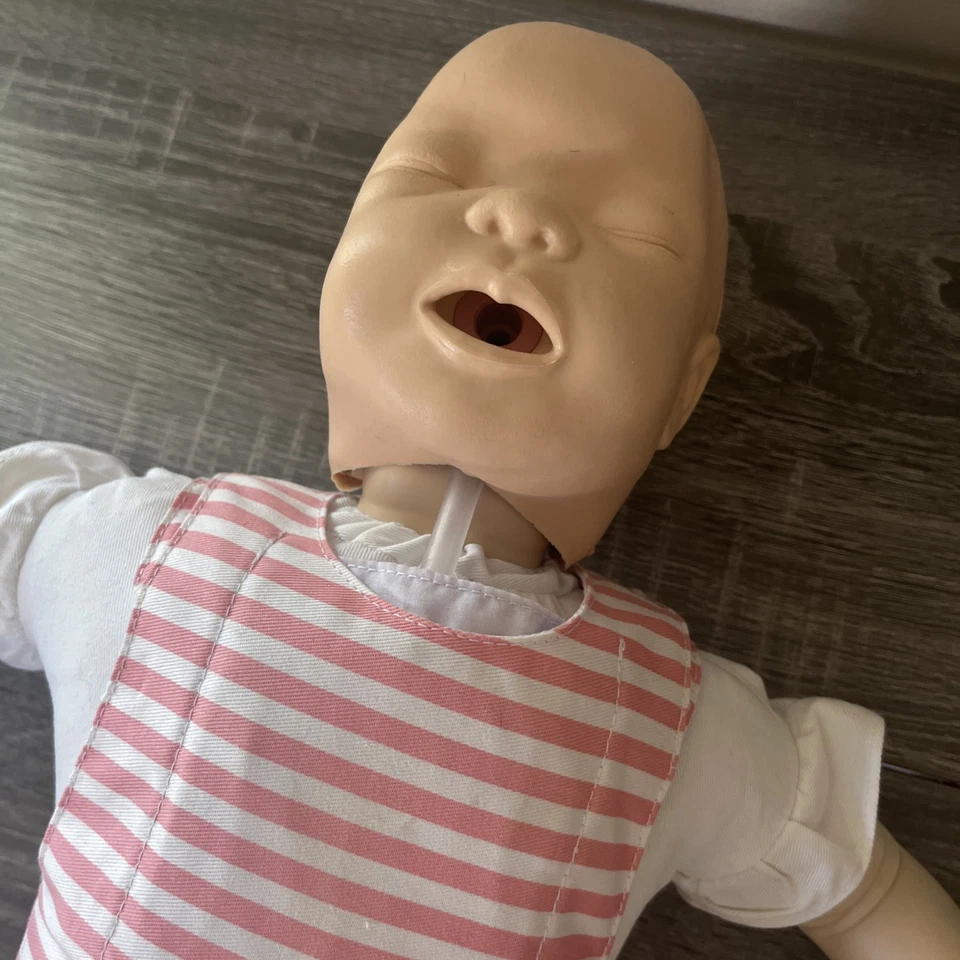 Maniquí Laerdal Baby Anne RCP bebé primeros auxilios enfermera entrenamiento maniquí muñeca Foto 2 de 4