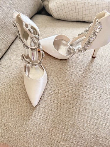 Ivory Satin Pointed Toe Pumps Rhinestone Ankle Strap EU 37 Medium (B)