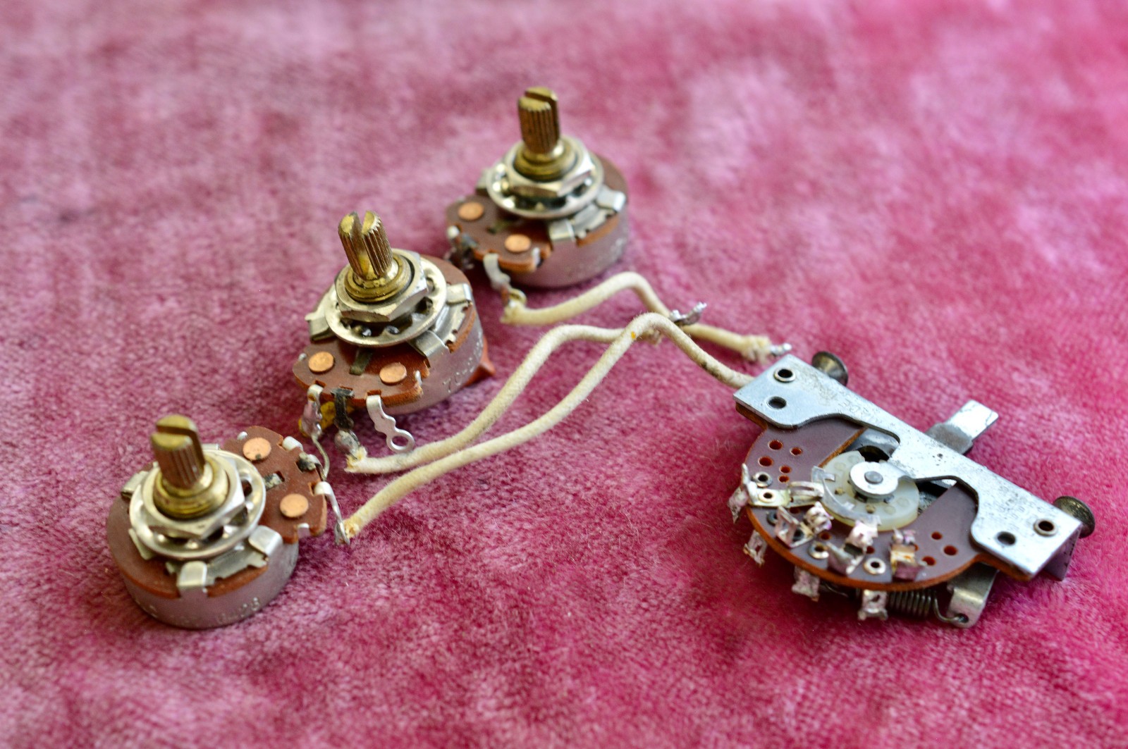 Vintage 1964 Fender Stratocaster Wiring Harness CTS 250k Pots Cap Strat 3-way 63