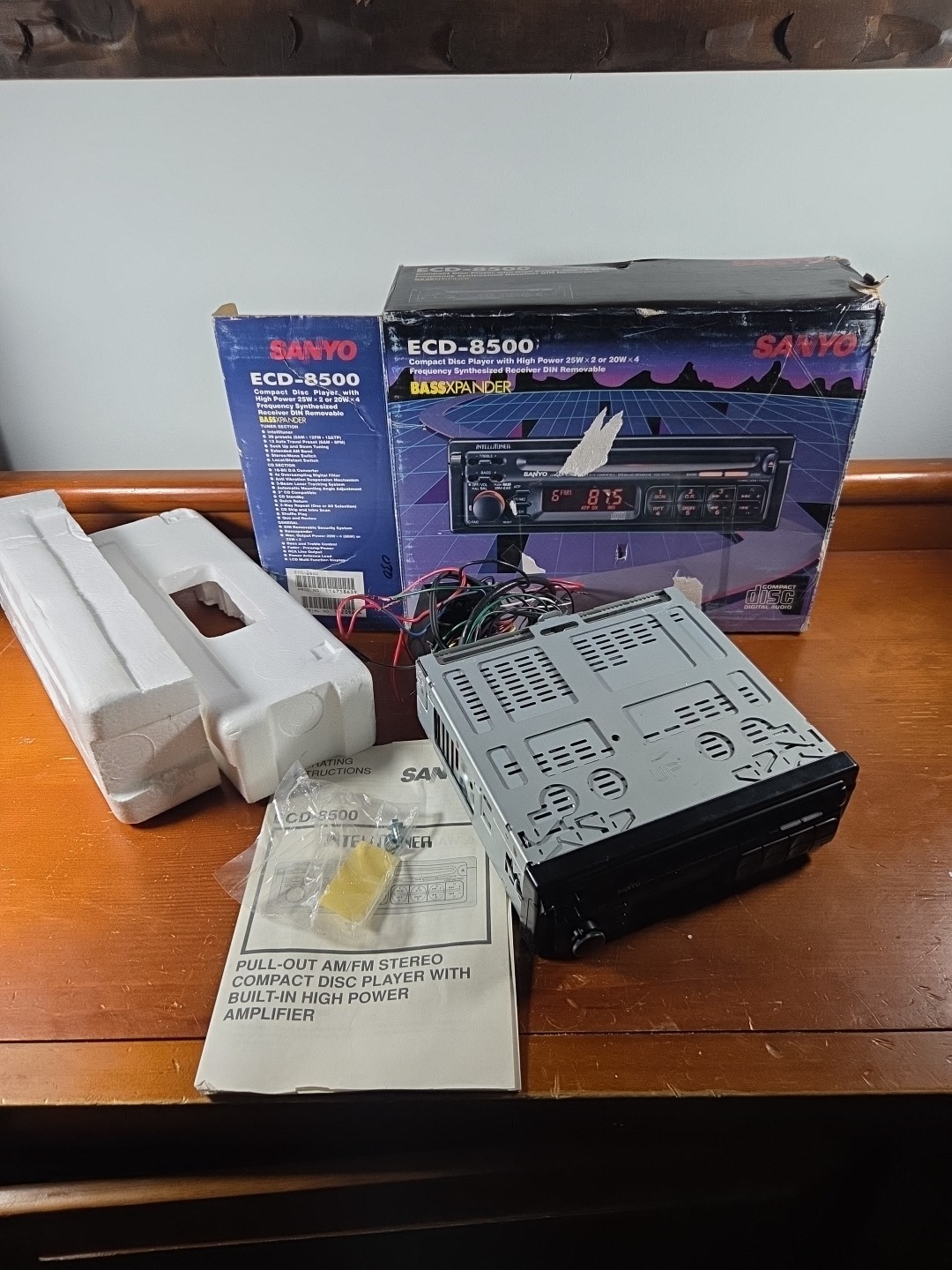 Sanyo ECD-8500 Pull-Out Car Stereo CD Player AM/FM Radio Rare Untested