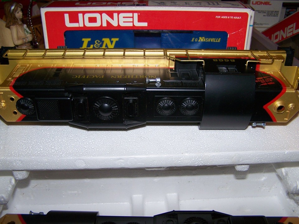 Lionel Northern Pacific GP9 Locomotive 6-8666 w/Dummy 6-8558 0-027 | eBay