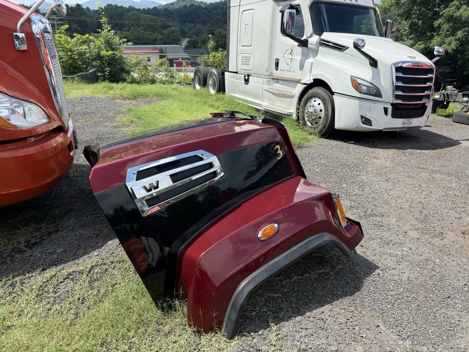 2015 2016, 2017, 2018, 2019, 2020, 2021, 2022, 2023 Western Star 4700 SF Hood Foto 2 de 4