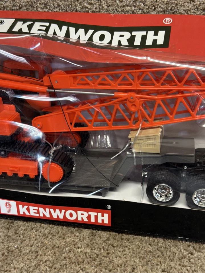 Semirremolque Kenworth con remolque Lowboy y grúa naranja modelo 1/32 por nuevo Ray 11293 Foto 3 de 4