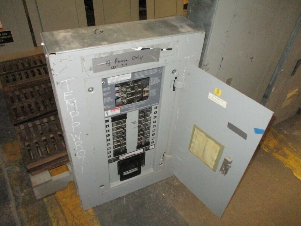 Siemens Main Breaker Circuit Breaker Panel I1X18MC250C 250A Max 208Y/120 3Ph 4W - Image 2 of 4