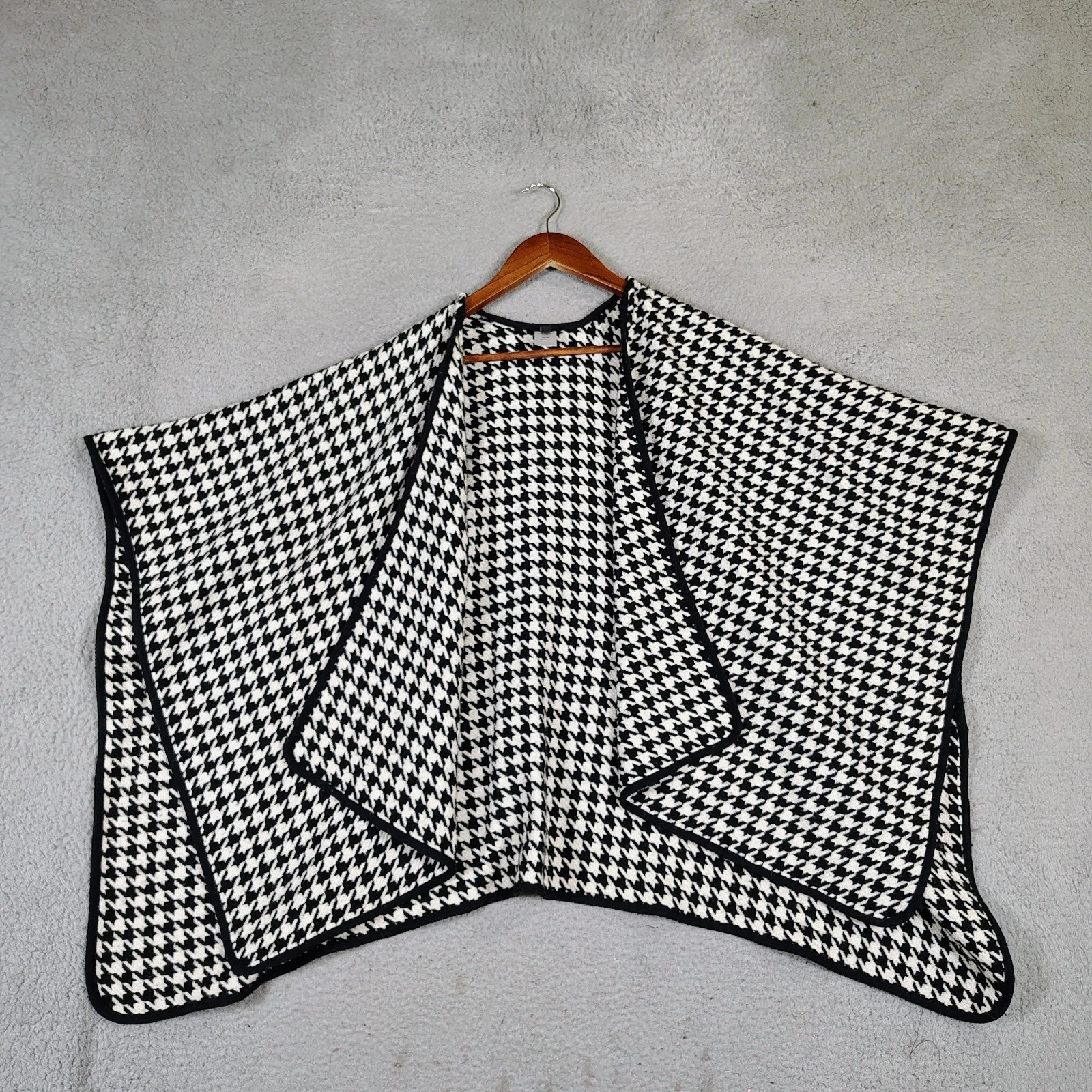 Talbots Poncho Women's M/L White Black Houndstooth Knit Wool Blend Kimono Cozy