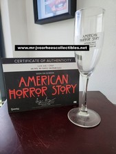 Pantalla de hotel AHS American Horror Story usada Lady Gaga copa de champán utilería de película