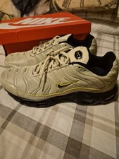 Nike Air Max Plus TN UK8.5 Wheatgrass Tan Black University Gold Black mai indossate