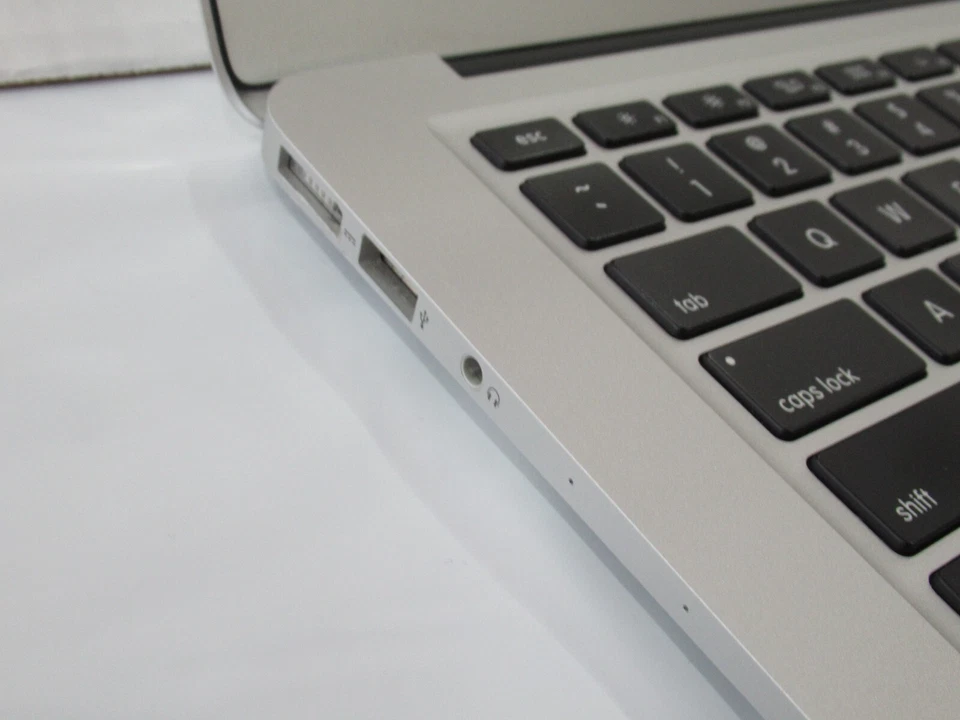 Apple MacBook Air 13" Early 2015 Core i5 1.6GHz 8GB RAM 128ssd - Image 4 of 4