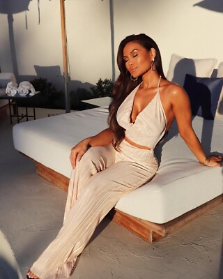 BEAUTIFUL DAPHNE JOY  8X10 Photo