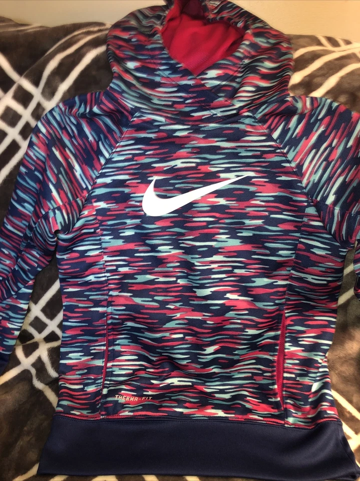 Nike Therma Fit Sudadera con Capucha Pequeña 6-8 Azul y Rojo Mezcla Patrón Foto 2 de 3
