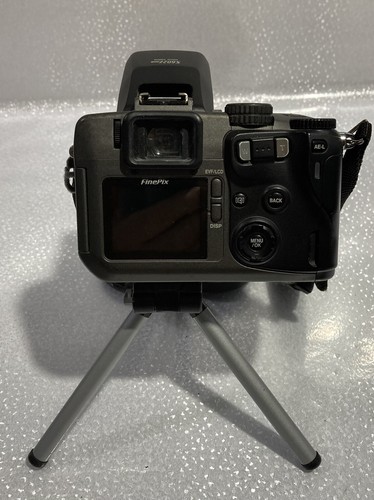 USED FUJIFILM S602Zoom FinePix Digital Camera Fujinon Lens6X Optical Zoom & MORE - Picture 2 of 24