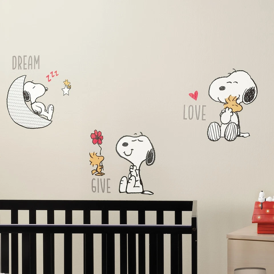 Calcomanías/pegatinas de pared Snoopy Love originales para dormir con material de madera, estrellas y luna Foto 3 de 4