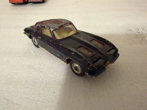 Vintage CORGI TOYS No 310 CHEVROLET CORVETTE STING RAY PLAYWORN CONDITION
