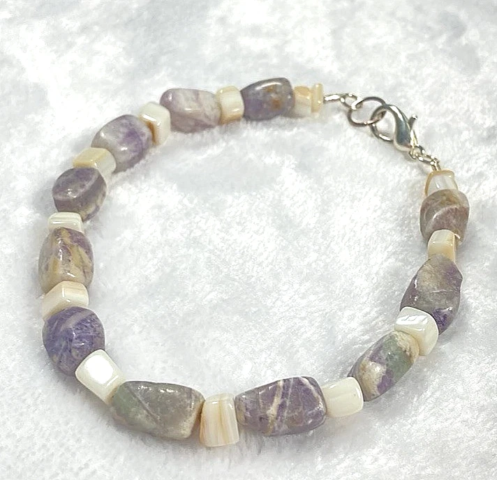 Nuevas piedras preciosas de cuarcita hechas a mano púrpura blanco piedras naturales playa bohemia Foto 2 de 4