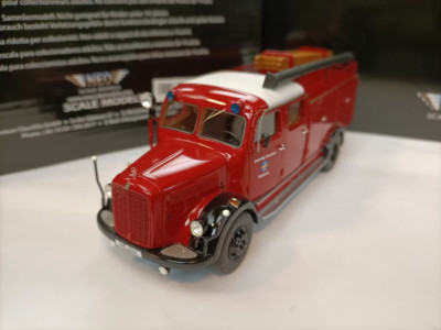 Neo 1/43 Mercedes Benz LOK 315 TLF Fire Ladder Engine Resin car model