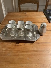 Eierbecher Set, 6 Stück mit Salzstreuer, Antik und sehr gut erhalten.