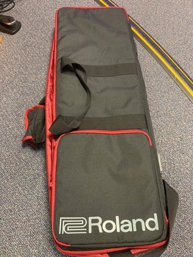 Roland Go 61-key Digital Piano Electronic Keyboard Inc Roland Case + Music rest - Picture 8 of 9