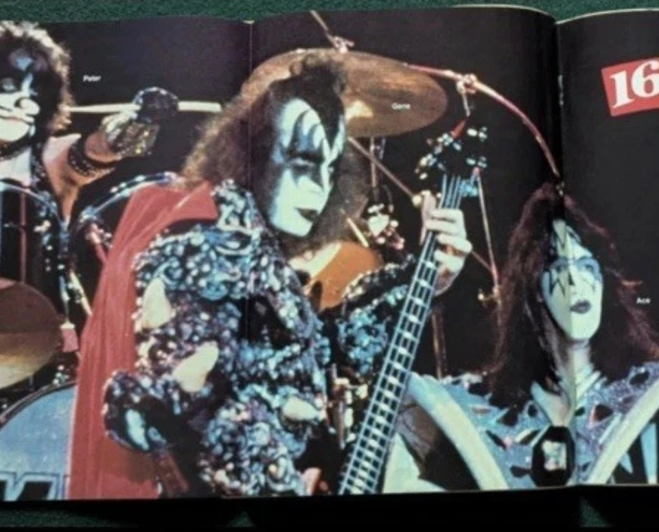 16 Magazine KISS November 1980 - Image 3 of 3