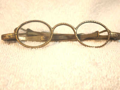 AMAZING VERY RARE HAND ENGRAVED GEORGIAN READING GLASSES IN BRASS ENGLAND 1820