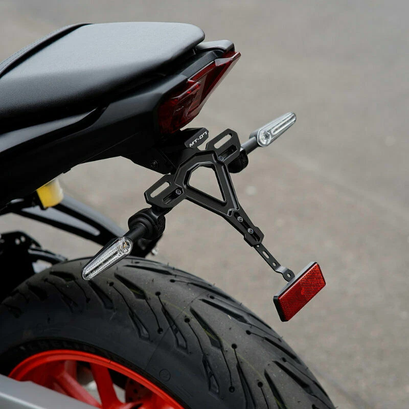 Portatarga Sportivo + Luce Targa Originale Yamaha MT-07 da 2021 a 2024 - Immagine 3 di 4