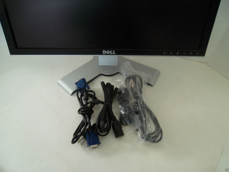 Dell 2007WFP 20" UltraSharp LCD Monitor w/4-Port USB Hub VGA DVI S-Video HF730 - Image 4 of 4