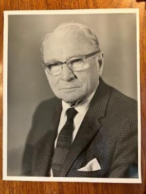 RARE VINTAGE 8X10 SIGNED PHOTO VLADIMIR ZWORYKIN ''FATHER OF MODERN TELEVISION''
