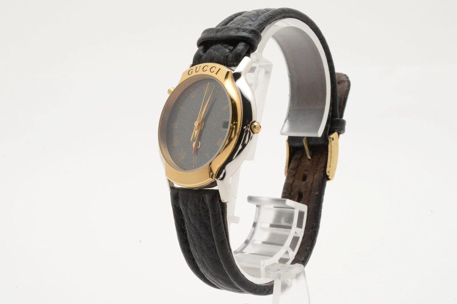 Montre homme vintage [ quasi neuve] GUCCI 8200M cadran noir quartz doré du JAPON