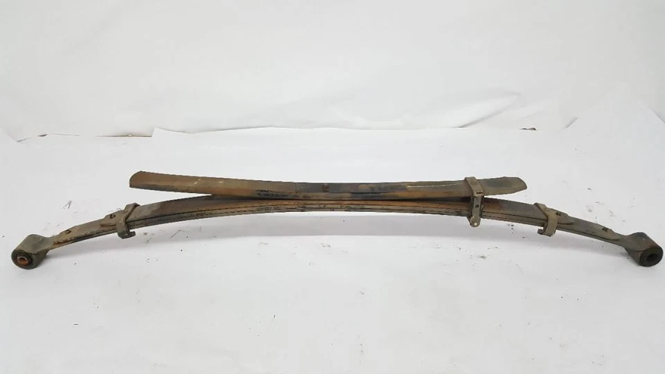 Muelle de hoja trasero 6 cilindros 4x2 doble cabina OEM 2005 2006 Nissan Frontier Foto 4 de 4