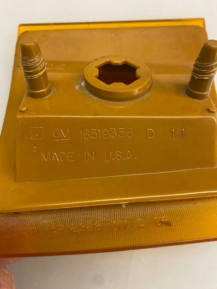 94-98 CHEVROLET MARKER LIGHT P/N 16519356 RIGHT SILVERADO/TAHOE/SUBURBAN OEM - Image 3 of 4