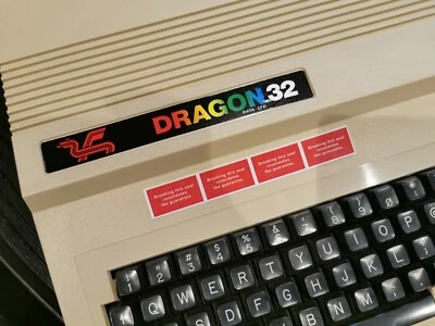 Pegatina de vinilo mate DRAGON 32 Computer Ultimate Repro x 2 + sellos de ruptura x 4