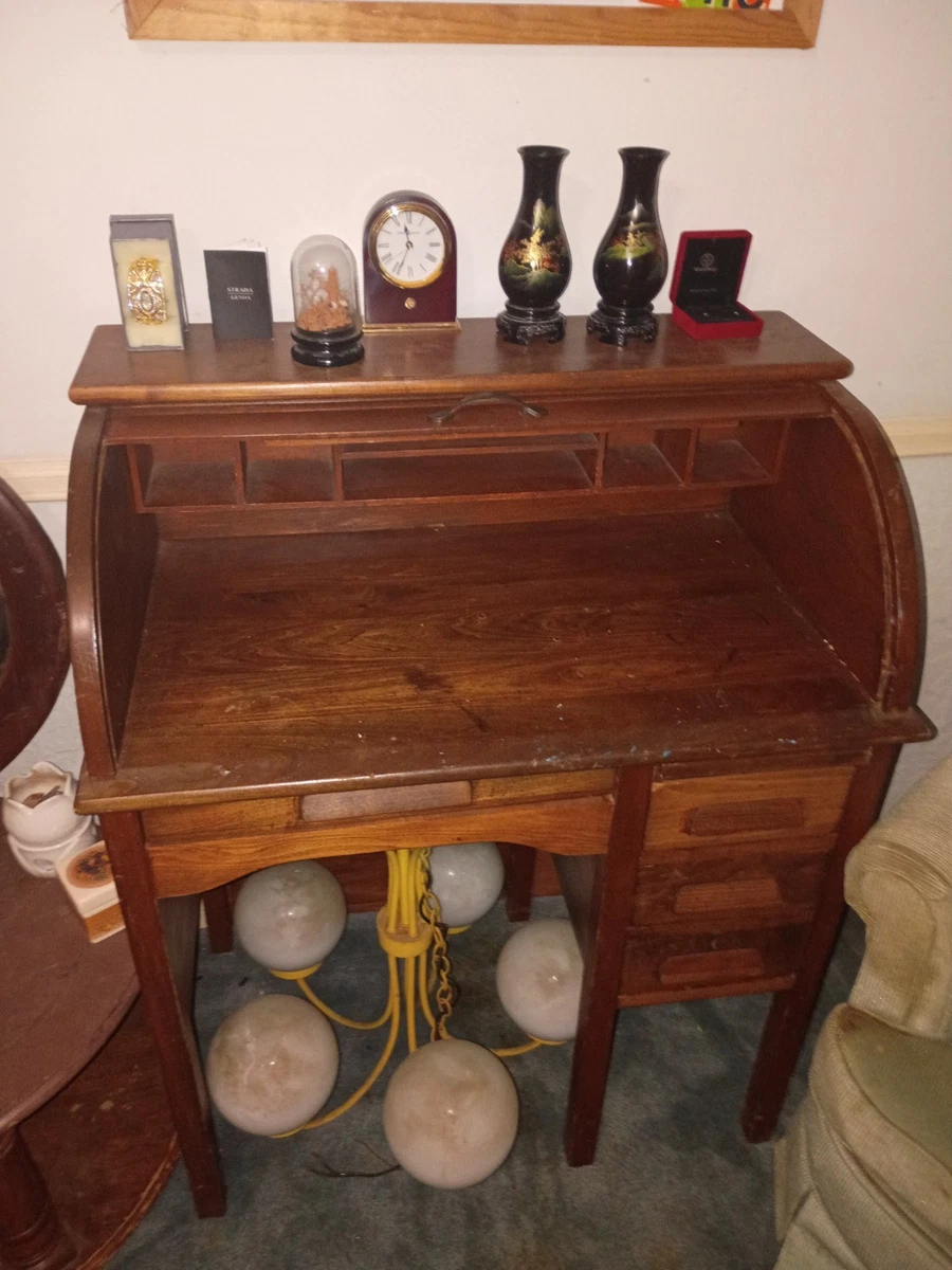 Vintage Roll Top Desk In Antique Desks & Secretaries (1900-1950