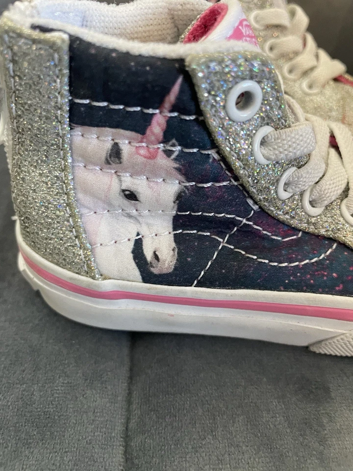Furgonetas para niños pequeños Off The Wall plata brillo, rosa, azul unicornio Hi-tops talla 4 Foto 4 de 4