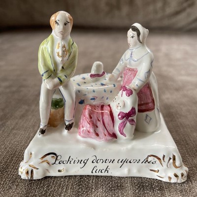 Verkleidung im viktorianischen Stil ''Looking Down on His Luck'' kleines dekoratives Ornament. Sehr guter Zustand