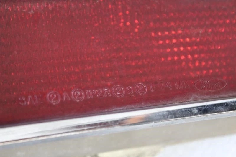 1976 LINCOLN CONTINENTAL MARK IV RIGHT PASSENGER SIDE REAR TAIL LIGHT LAMP - Image 4 of 4