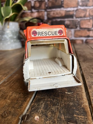 Vintage 1970s Tonka - Jeep Wagoneer Rescue Ambulance - Pressed Steel Toy Truck - Picture 14 of 21