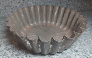 Vintage Metal Fluted Cake Pan/ Mold Starburst Design