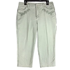 Gloria Vanderbilt Amanda All Around Slimming Effect 8 Missy Capri Pant Green