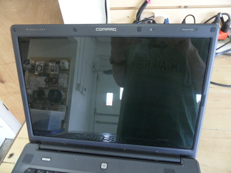 Portátil Compaq Presario C700 para piezas publicadas Bios disco duro limpiado * Foto 3 de 4