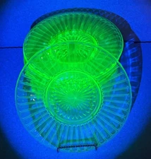 Vintage 1930s Hazel Atlas Glass Co _🔥8" Green Ribbon🔥_ Uranium Glass plates