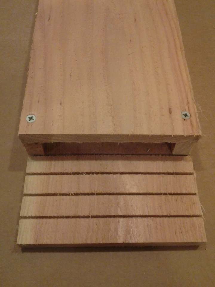 Un conjunto de dos casas de murciélagos hechas a mano de cedro de una sola cámara hechas en EE. UU. Foto 2 de 3