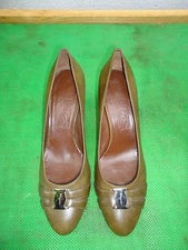 SALVATORE FERRAGAMO  DARK GREEN LEATHER PUMPS CLASSICS WOMEN SHOE SZ# 11B 