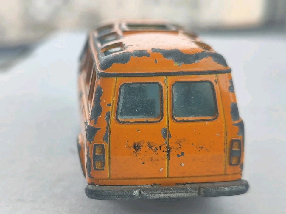 Coche retro vintage Ford Transit, Siku, Alemania, coche modelo pequeño Foto 2 de 4