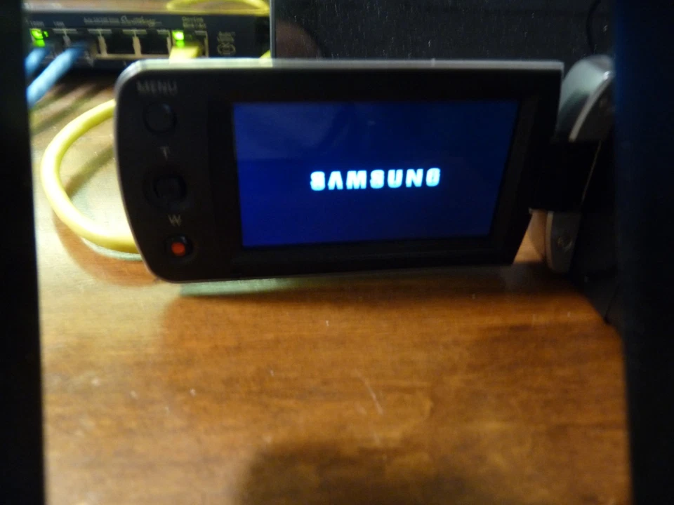 Samsung HMX-F90 HD Camcorder (Black) 52x Optical Zoom, 720p HD read description - Image 4 of 4