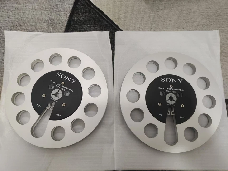 Un par de carretes de cinta Sony de 7"" de aluminio plateado para carrete a carrete vacío carrete de recogida Foto 3 de 4