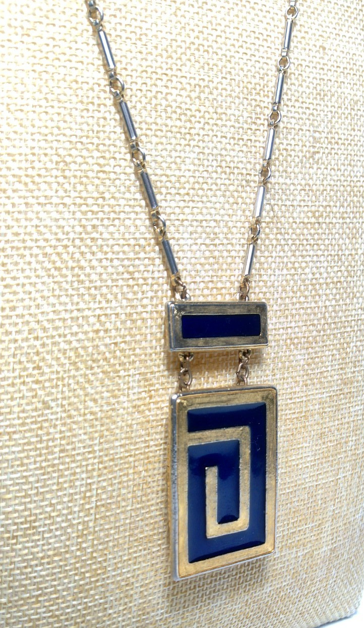 Rare Estee Lauder Royal Solid Perfume Necklace — … - image 5