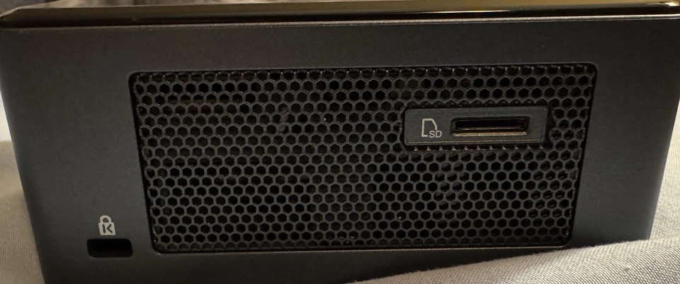 Intel Corp. NUC Kit Nuc8i3beh - BOXNUC8I3BEH1 (No hard drive) - Image 3 of 4